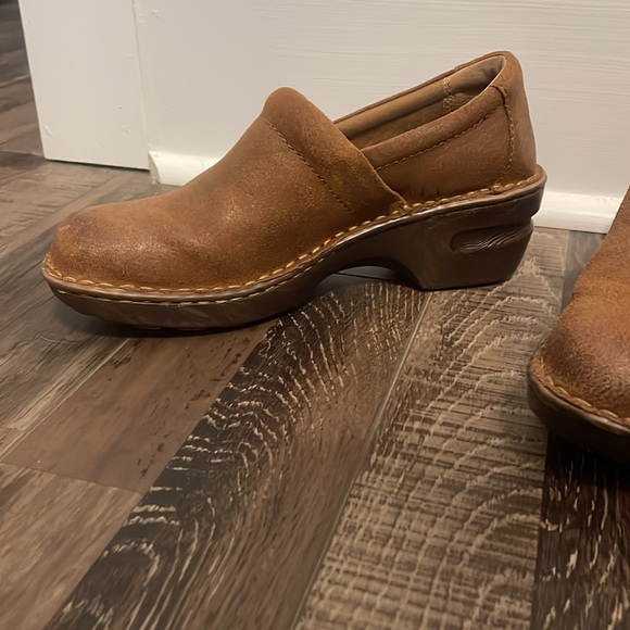 BOC born brown leather clogs. Size 7. - Picture 4 of 8